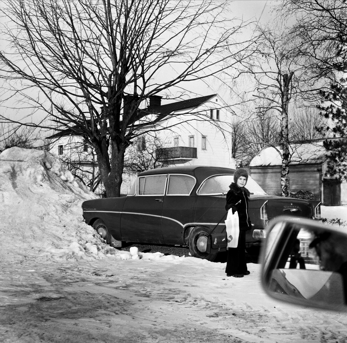 Långtidsparkering bekymrar Tierpsbor, Tierp, Uppland november 1973