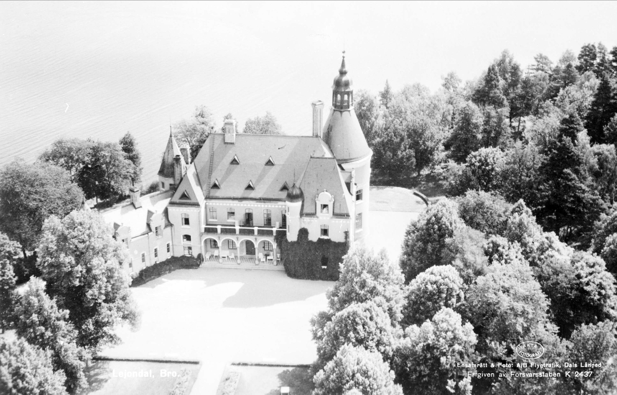 Flygfoto över Lejondals slott, Bro socken, Uppland 1947