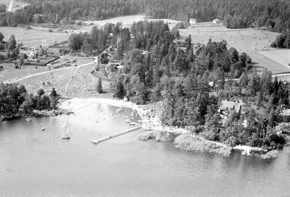 Flygfoto över Lyssnaängsbadet, Graneberg, Sunnersta, Uppsala 1938