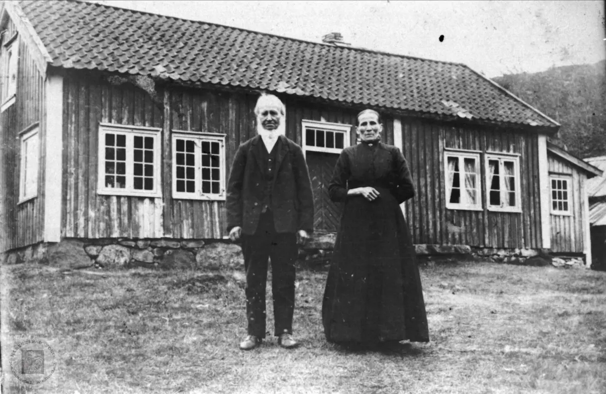 Ekteparet Nils og Sørine Breland, Breland i Øyslebø.