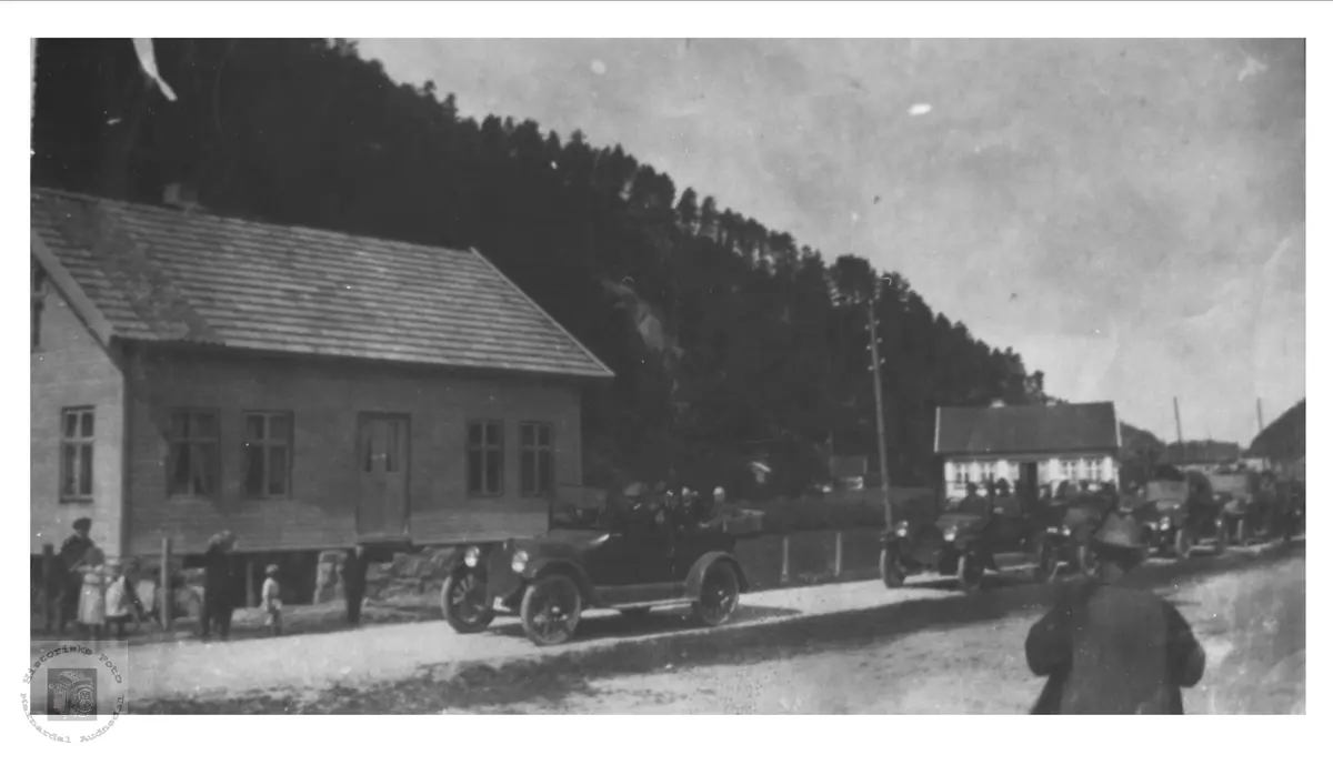 Biltrafikk på Øyslebø på 1920.30 tallet.
