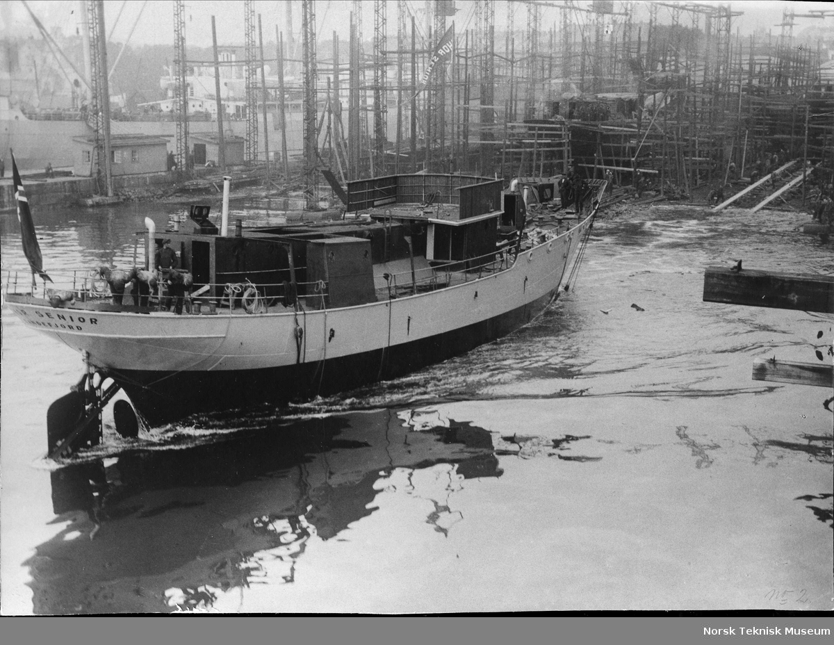 Stabelavløpning, hvalfansgstskipet D/S Thor Senior, B/N 414. Levert av Akers mek. Verksted i 1924 til Bryde & Dahl, Sandefjord.