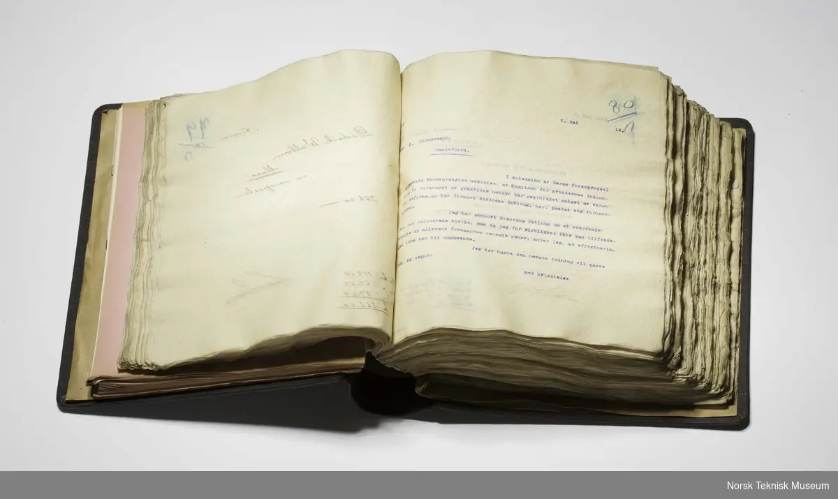 Innbundet bok med kopi av brev til E. Zimmermann i Sandefjord fra Halvor Schou, Christiania, 5. mai 1914. Brevet omhandler bestilling av "Forsvarstøiet".