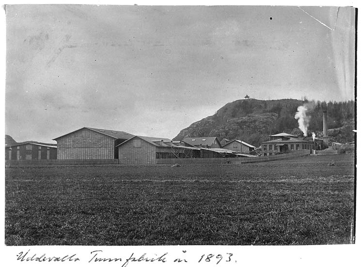 Text på kortet: "Uddevalla Tunnfabrik år 1893".