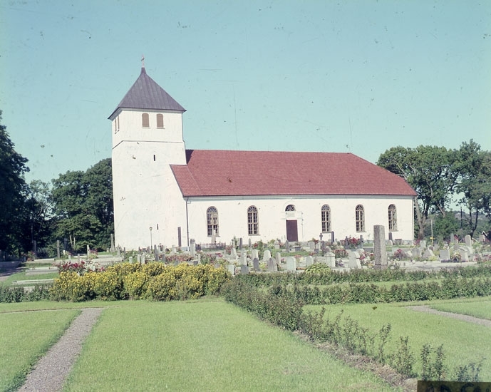 Enligt AB Flygtrafik Bengtsfors: "Torsby kyrka Harestad Bohuslän".

