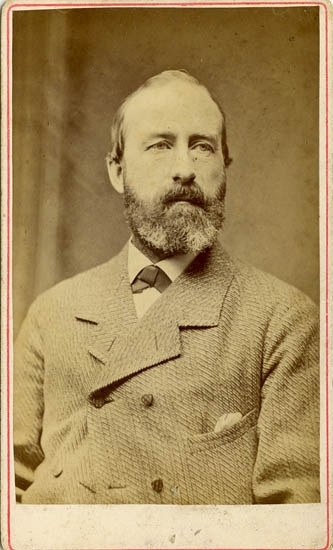 Text på kortets baksida: "Grosshandl. Artur Edvard Jacobi, född 1835 d. 1887. Dansk konsul.".