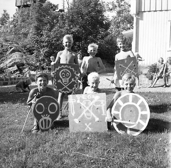 Enligt notering: "Barnkolonien på Stenebynäs juli 1955".