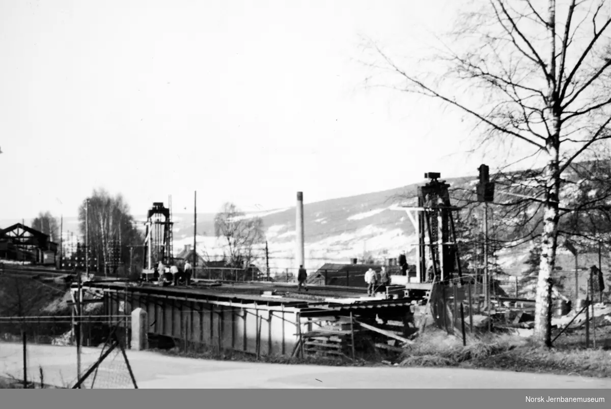 Bru over Mesna,, Lillehammer - nytt spenn innlagt