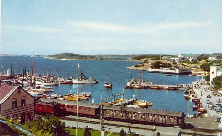 Tryckt text på kortet: "Strömstad. Södra hamnen."
"Ultraförlaget A.B. Solna."