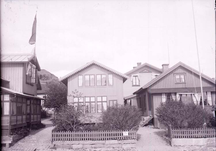 Enligt text som medföljde bilden: "Lysekil. Hellmans hus i Kyrkvik 8/9 1901."