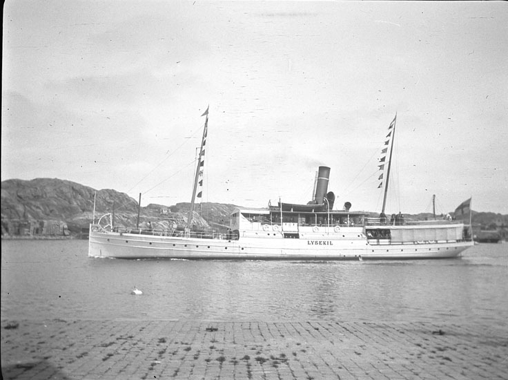 Ångaren LYSEKIL i Marstrands hamn