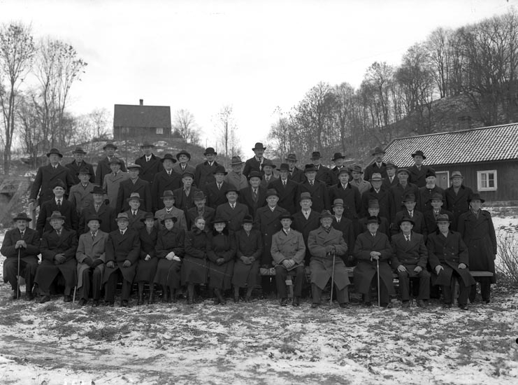 Medföljande text till bilderna: "1946. no. 38. Pensionärerna vid Munkedals Bruk."