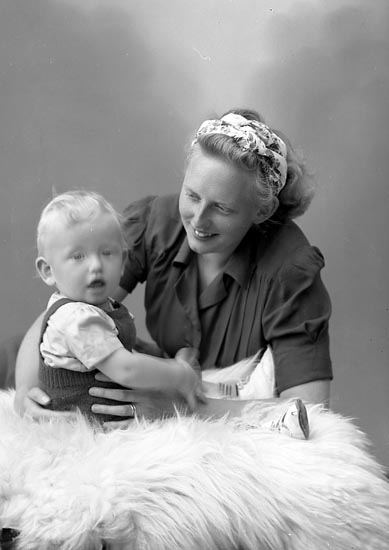 Enligt fotografens journal nr 7 1944-1950: "Lund, Fru Margareta Här".