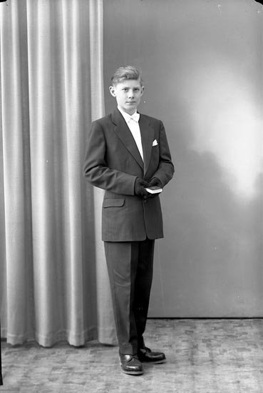 Enligt fotografens journal nr 8 1951-1957: "Andersson, Gerhard Kopper Stenungsund".