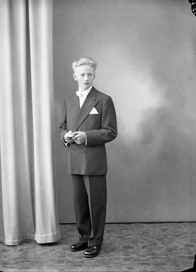 Enligt fotografens journal nr 8 1951-1957: "Carlsson, Rolf St. Höga".