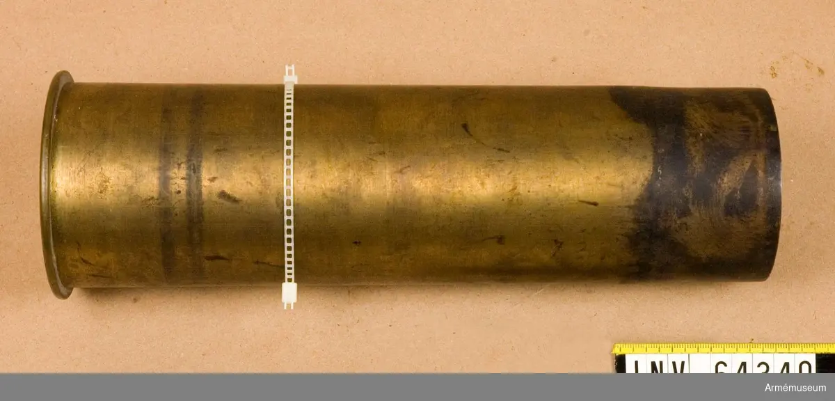 Grupp F II.
Till 7,5 cm kanon.
Märkt Patronenfabrik, Karlsruhe 1913, 134, 12 och Fredr. Krupp A.G.
Hylsa till patron till 7,5 cm x27,6 cm kanon, Tyskland.