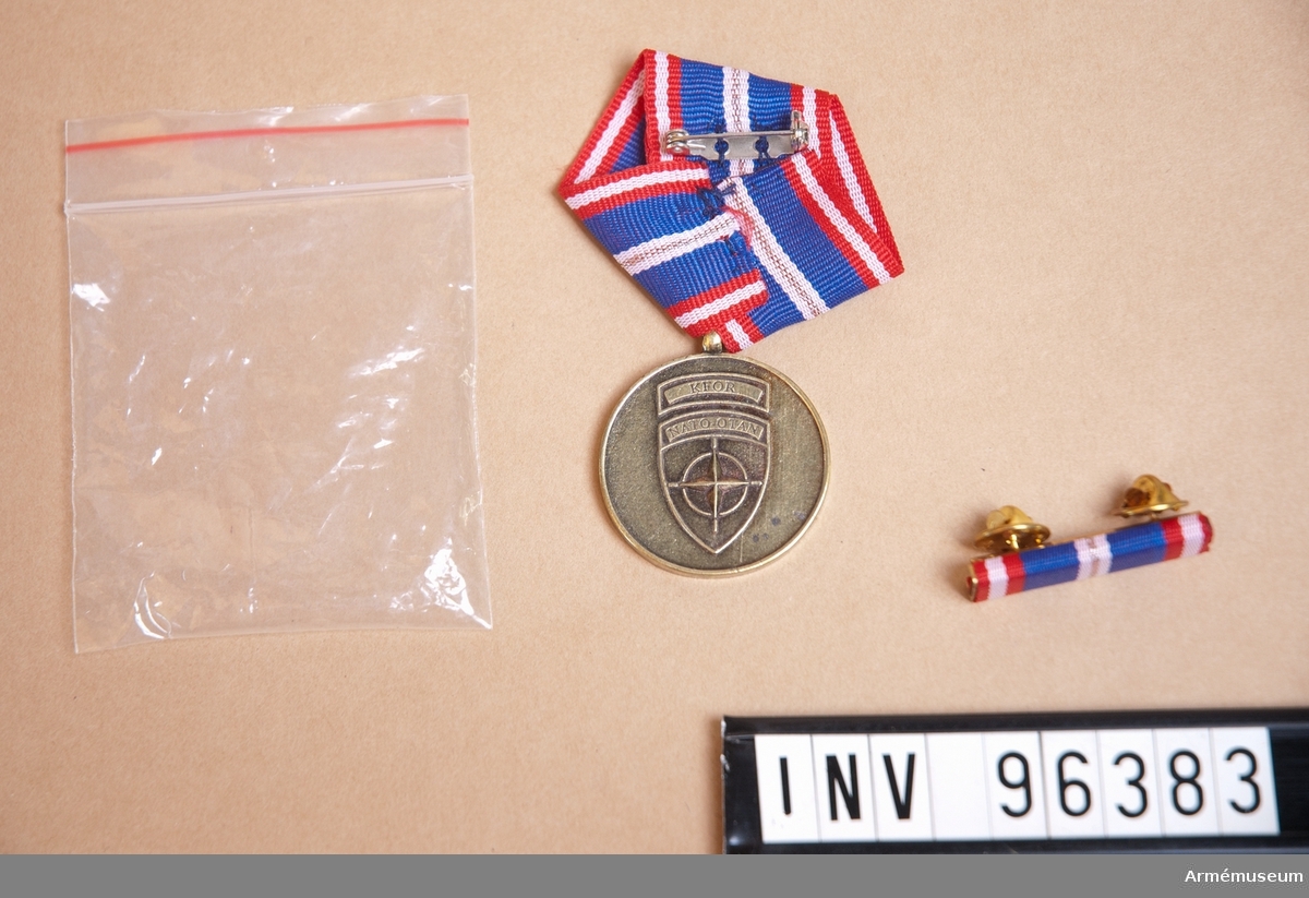 Medalj för Dancon March inklusive släpspänne. Med texten "DANCON KFOR".