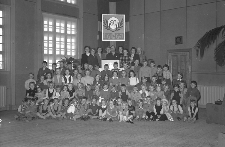 Text till bilden: "Missionskyrkans Söndagsskola. 1950.04.30"












i
