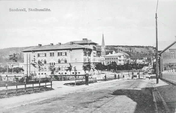 En svit vykortsmotiv från Sundsvall. Skolusallén, Parti av Selångersån, Esplanaden, Hotell Knaust, Elimkapellet och Järnvägstation.