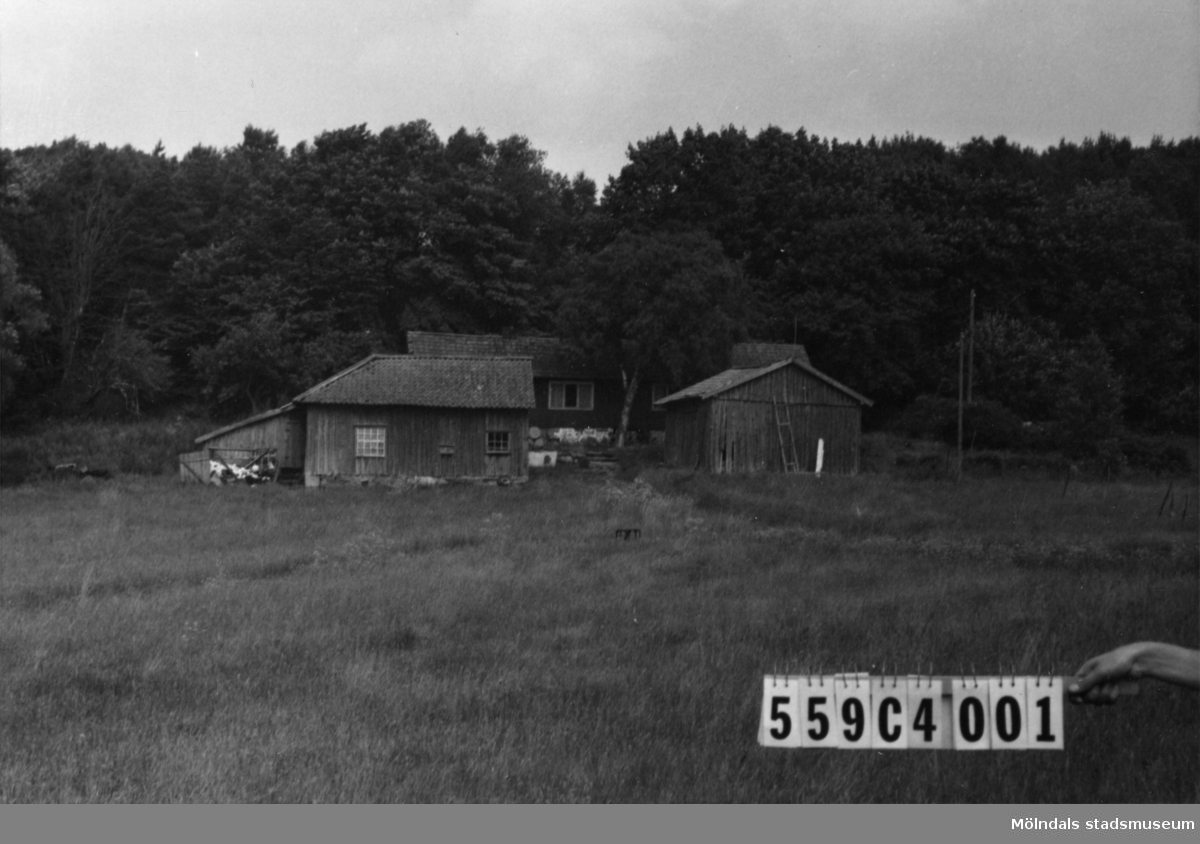 Byggnadsinventering i Lindome 1968. Gastorp 2:31.
Hus nr: 559C4001.
Benämning: permanent bostad och fyra redskapsbodar.
Kvalitet, bostadshus: mindre god.
Kvalitet, redskapsbodar: dålig.
Material: trä.
Tillfartsväg: framkomlig.