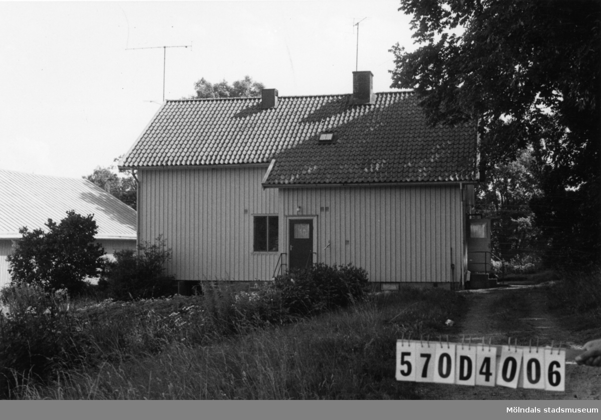 Byggnadsinventering i Lindome 1968. Annestorp 3:2.
Hus nr: 570D4006.
Benämning: permanent bostad.
Kvalitet: god.
Material: trä.
Tillfartsväg: framkomlig.
Renhållning: soptömning.