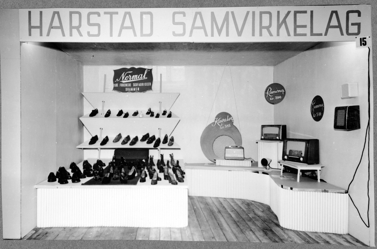 Standen til samvirkelaget under Harstadmessen, 1953.
