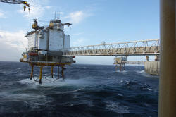 Ekofisk 2/4 H -  gangbro til Ekofisk 2/4 C - Amoco riser og 