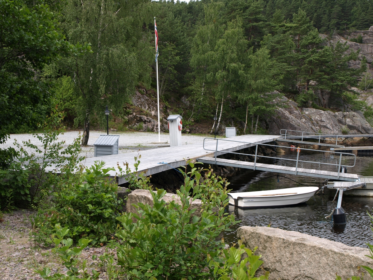 Vaskern var tidligere vaskebrygge som ble brukt av familiene i Eskeviken. Foto: Bodil Andersson, Østfoldmuseene/Halden historiske Samlinger.