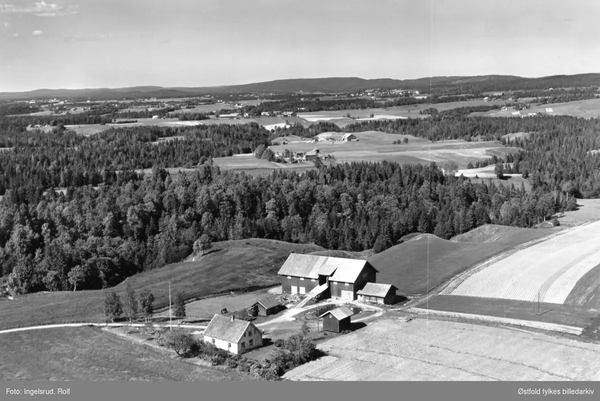 Gården Trollerud  i Eidsberg, flyfoto 23. juni 1956.