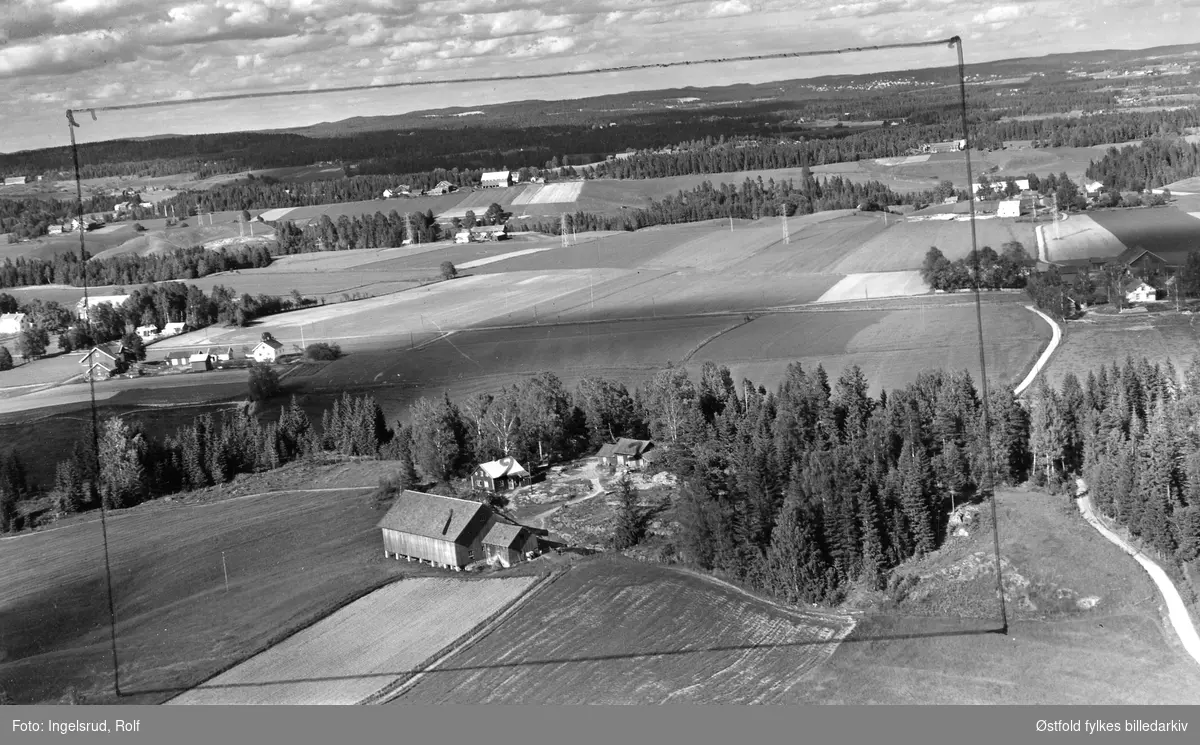 Finstad gård  i Skiptvet, flyfoto 22. juni 1956.