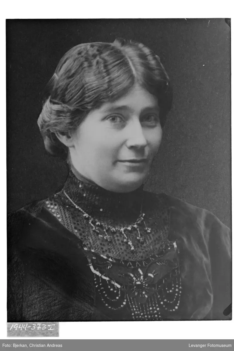 Fru M. Wesche, repro av eldre fotografi