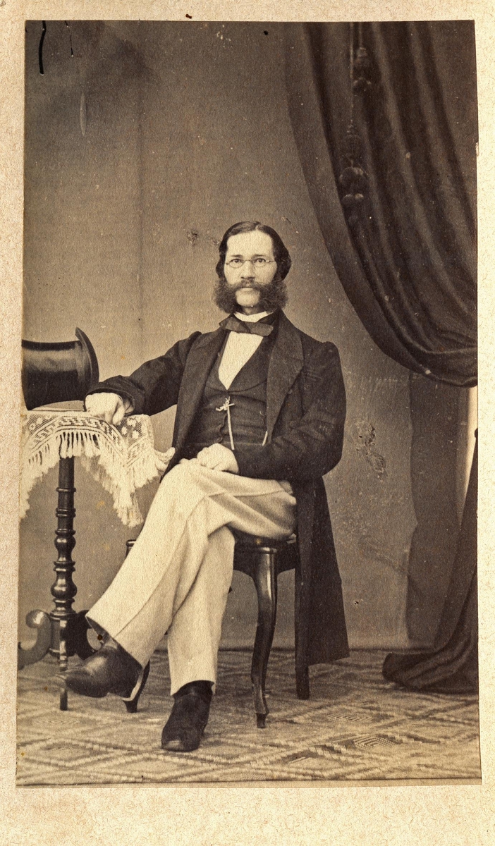 Porträtt Oscar Becklin - Vänersborgs museum / DigitaltMuseum