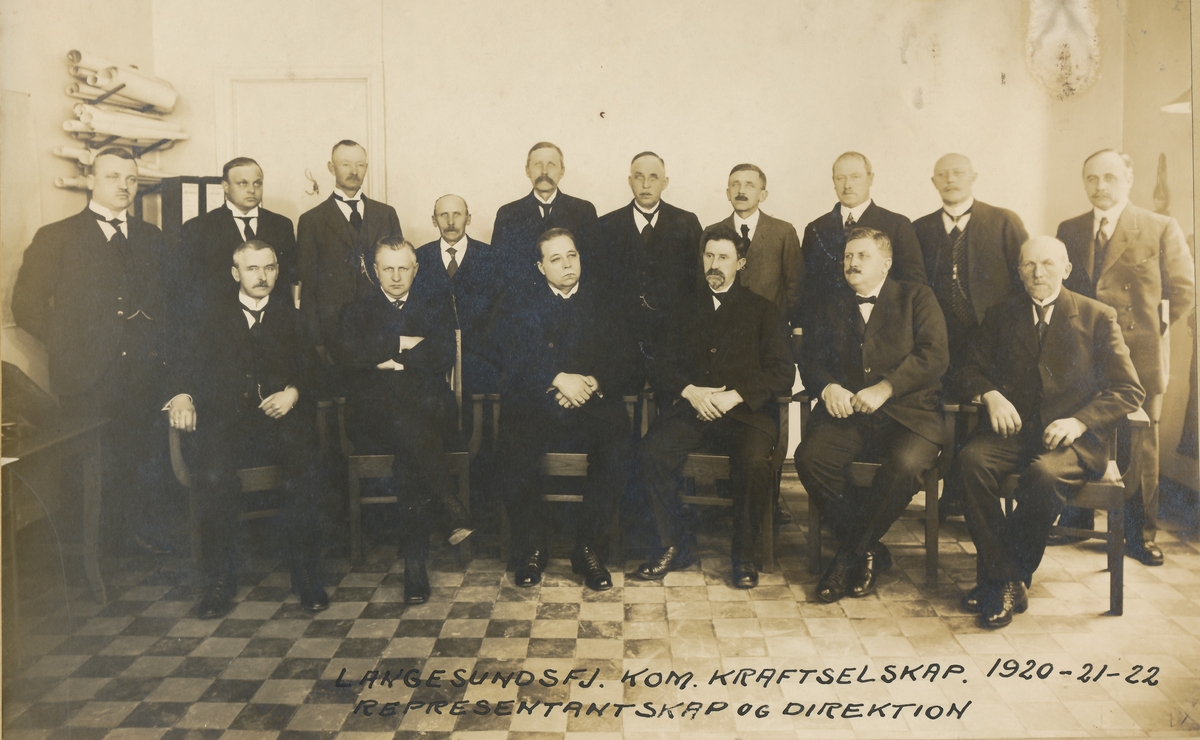 Langesundsfj. kom. kraftselskap 1920-22. Representantskap og direktion.