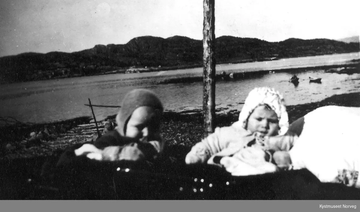 Kristin og Bjørnar Einvik ved strandkanten