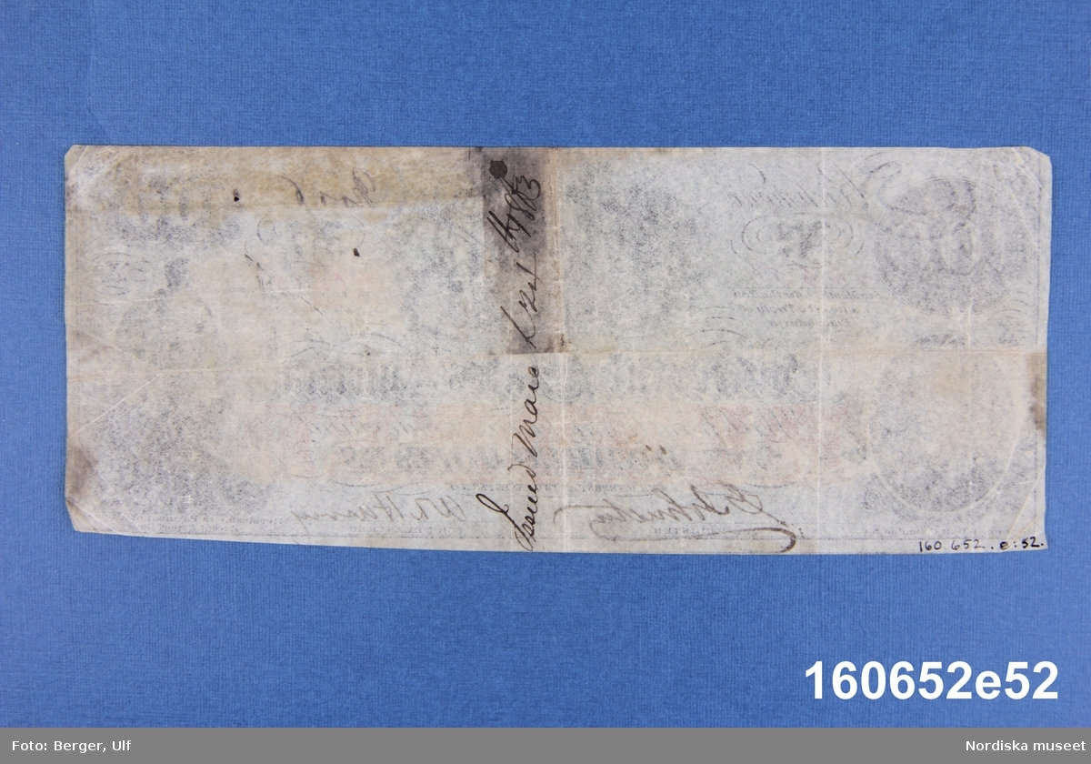 Sedel utgiven av The Confederate States of America, 100 dollars. Daterad Richmond 6 november 1862, nr 46696.