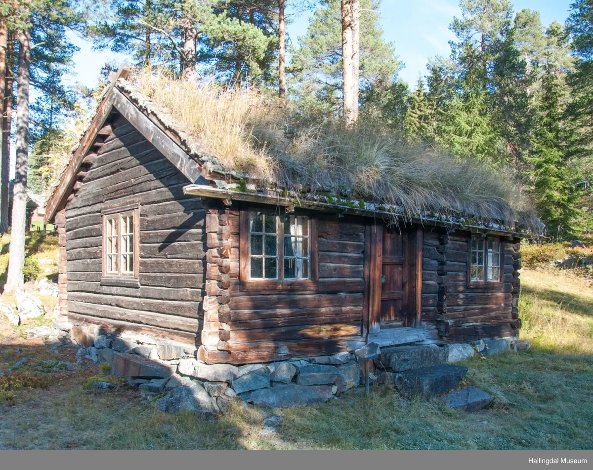 Stugu sto først i Teigen så i Åkreslåtta deretter i Meiebakka