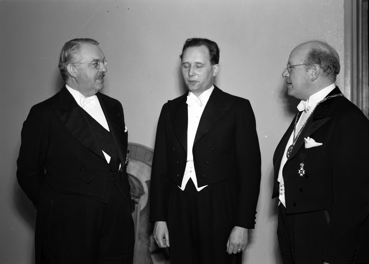 Grupporträtt med landshövding Hilding Kjellman, Uppsala 1947