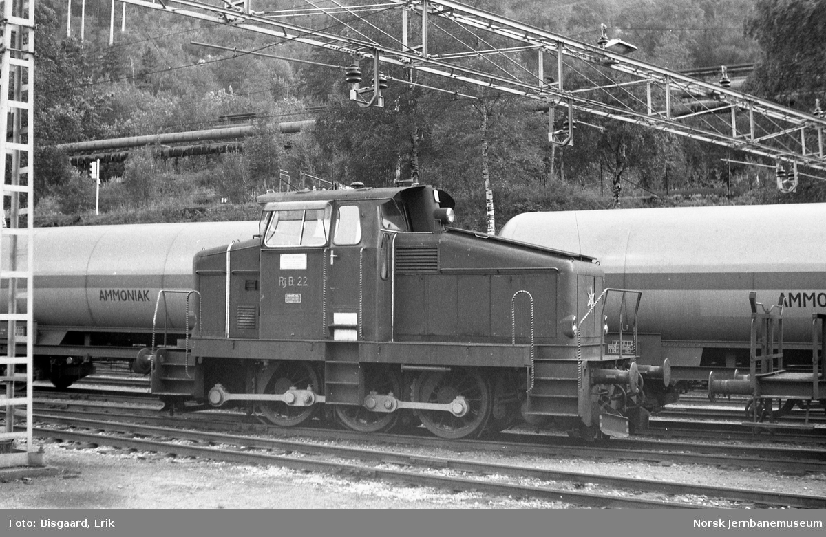 Rjukanbanens diesellokomotiv nr. 22 på Rjukan stasjon