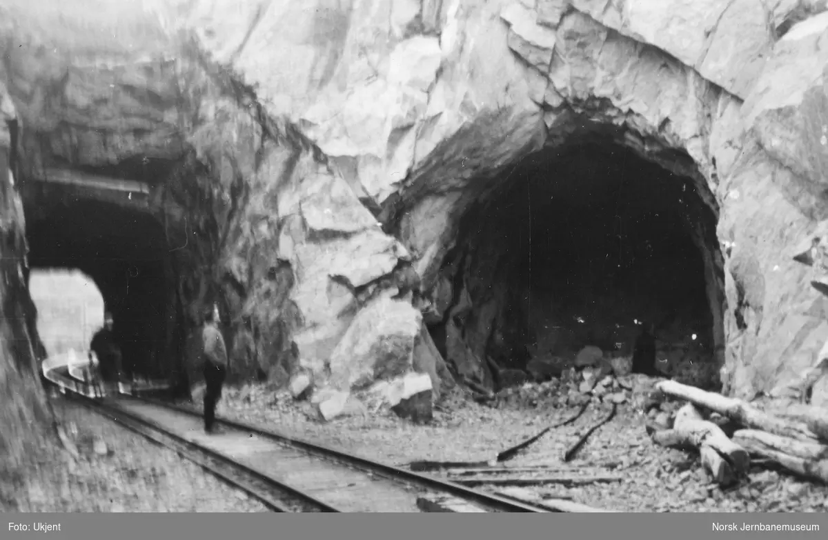 Vatnamot tunnel - gammel og ny tunnel