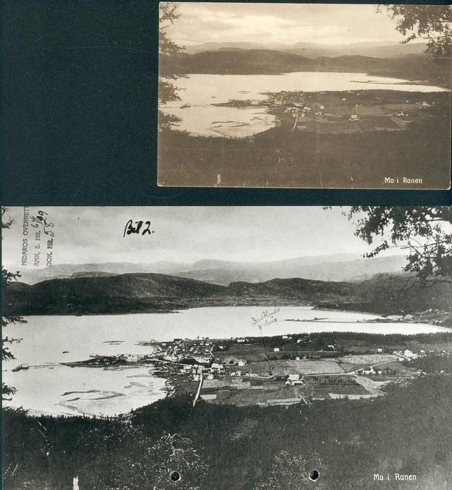 Prospektkort. Mo. Oversiktsbilde tatt fra Mofjellet. Moholmen t.v. Mo Prestegård midt i det. På bildet sees i bakgrunnen fra venstre, Båsmo, Ytteren og Guldsmedvik