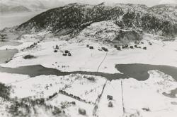 Prospektfotografi tatt fra fjellet over Sunde. Utsikt over S