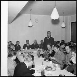 Høytidelighet i instrumentavdeling.