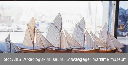 Utstillingslokalet i 17&19. Stavanger Museums serie; Bruksbåter fra Norges kyst. Laget av Søren Nygård til sjøfartsmuseets åpning.