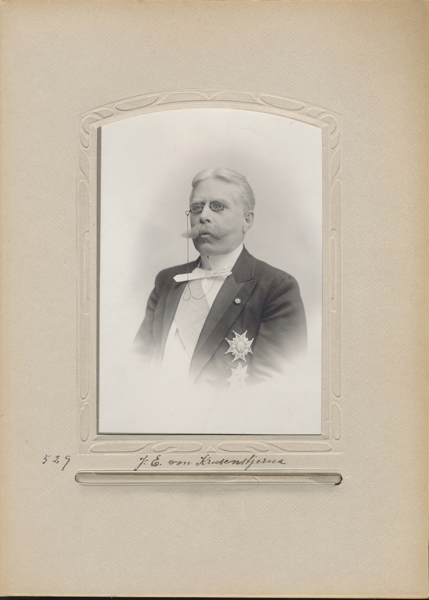 Porträtt av Julius Edvard von Krusenstjerna, generalpostdirektör 1889-1907.