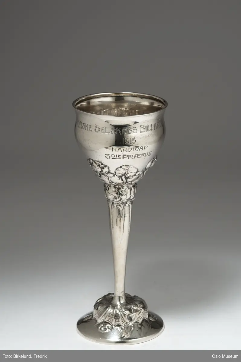 vase, pokal i sølv med innskrift