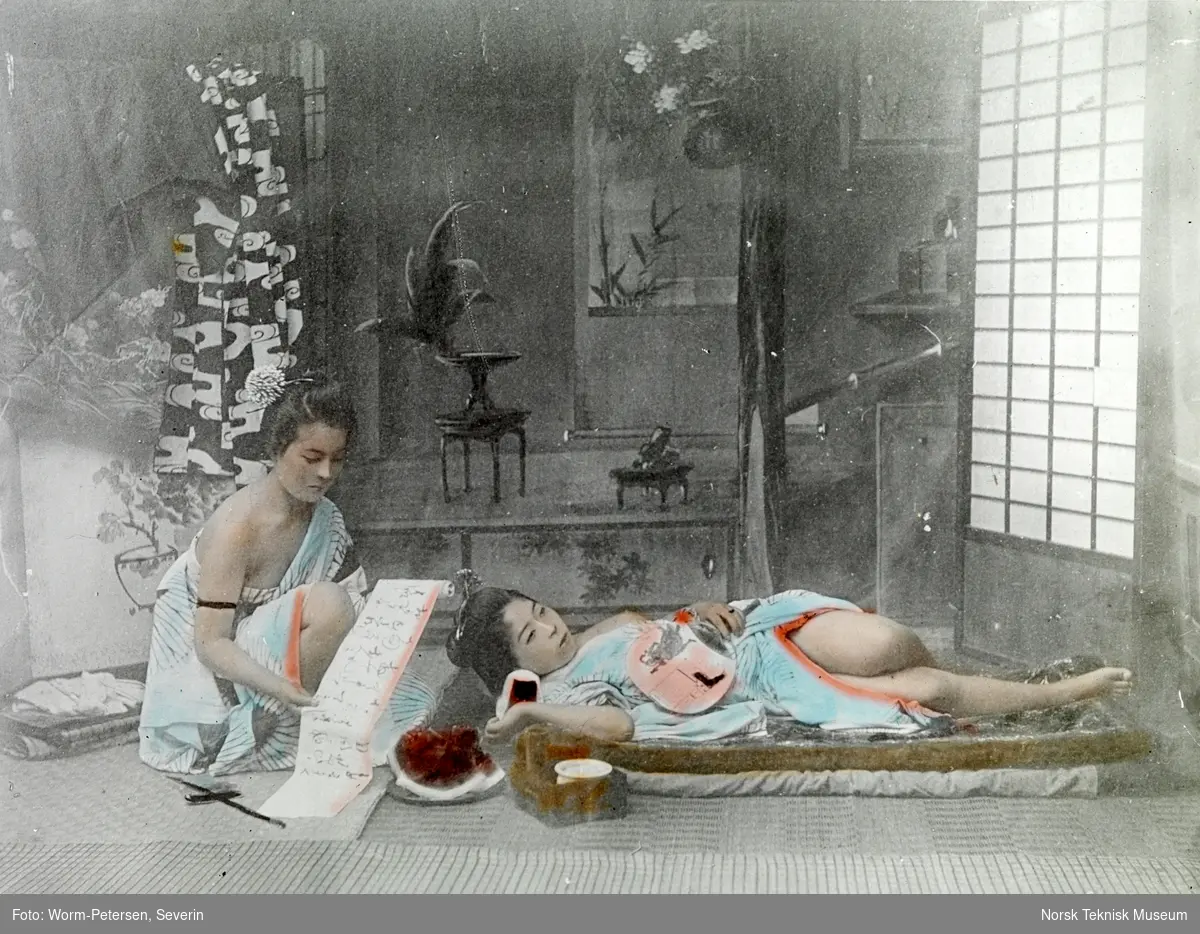 Tehus, jenter (Geishaer) i seng, Japan