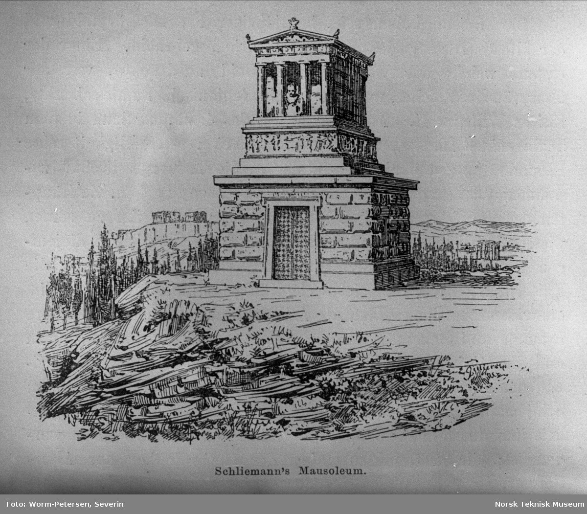Troja; mausoleum for H. Schliemann som oppdaget Troja