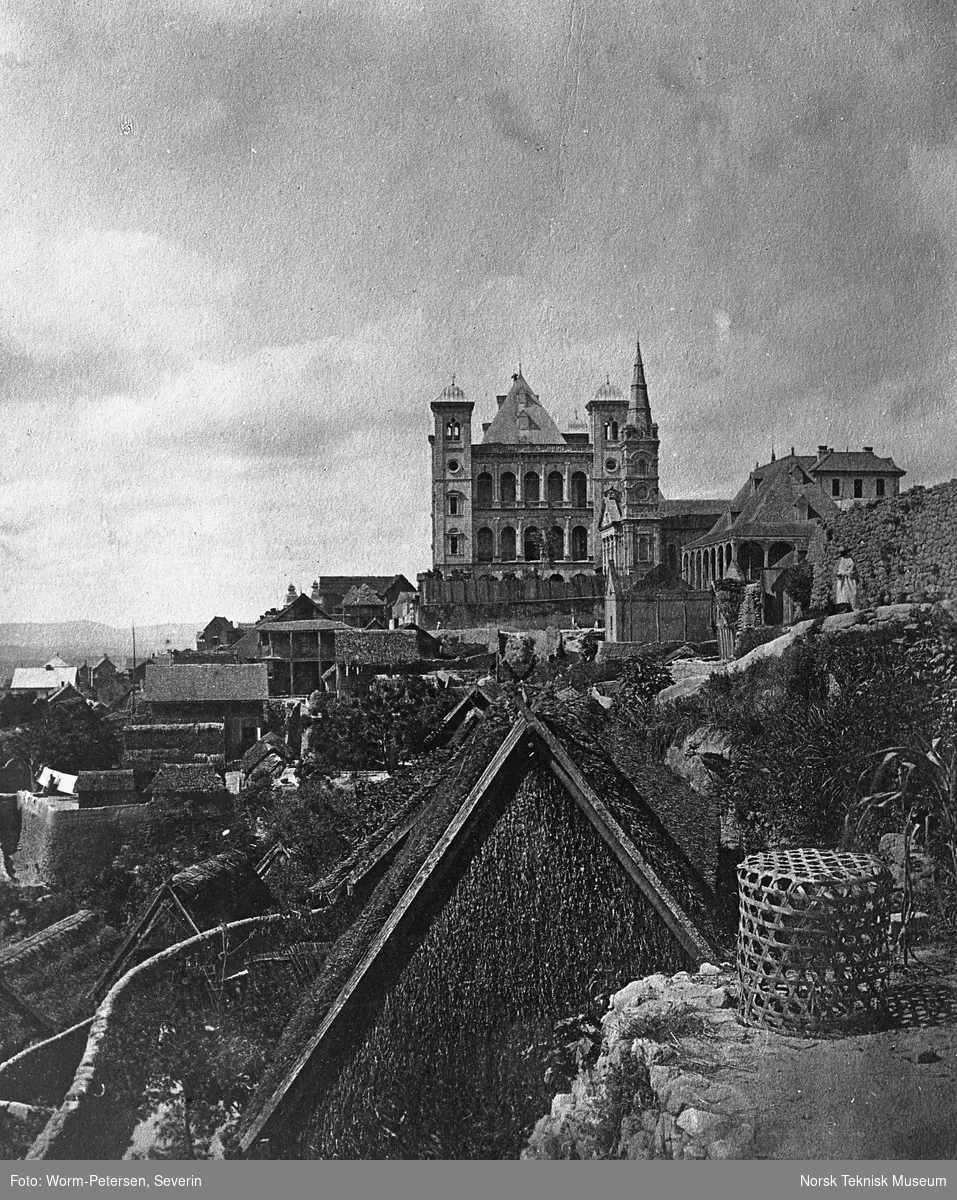 Slottet med slottskirken og omgivelser. Antananarivo, Madagaskar