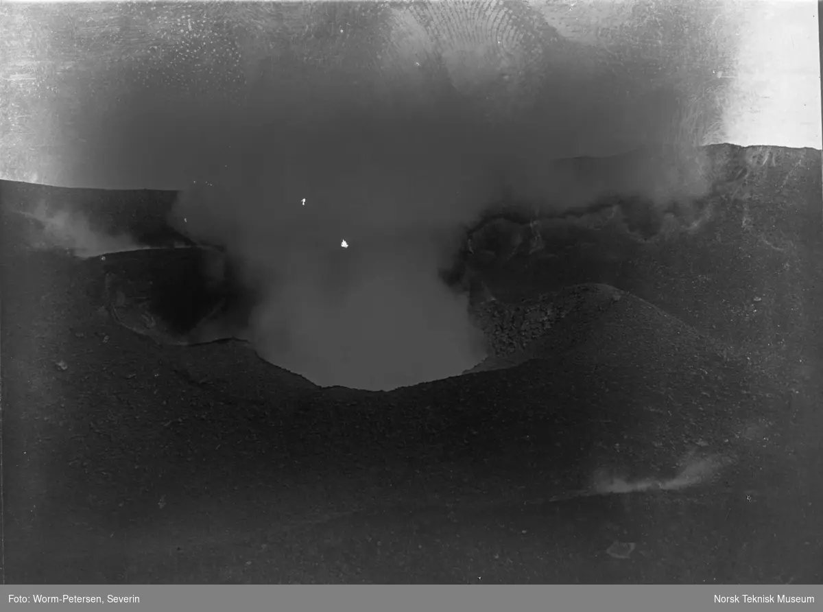 Vesuvs krater 16. april 1888