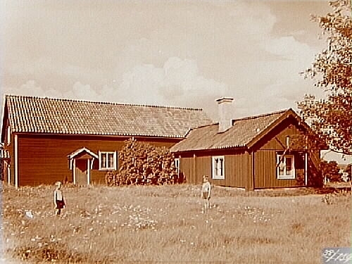 Jordbrukare-Ungdomens Förbunds (J.U.F.) bygdegård, envånings vinkelbyggt bostadshus.